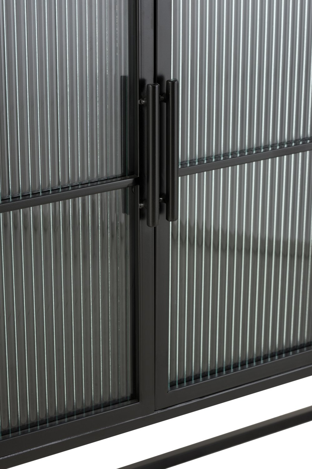 Armoire 4 portes en verre DOZA en métal noir et verre.